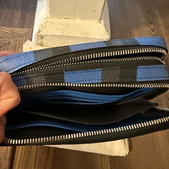 Louis Vuitton Blue and Black Limited Edition Crossbody/Shoulder Bag - Picture 3 of 11